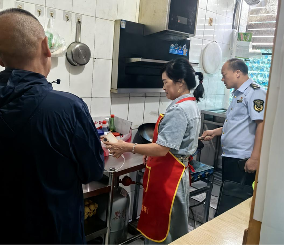 切实为中小学生营造安全,规范,放心的校外托管环境